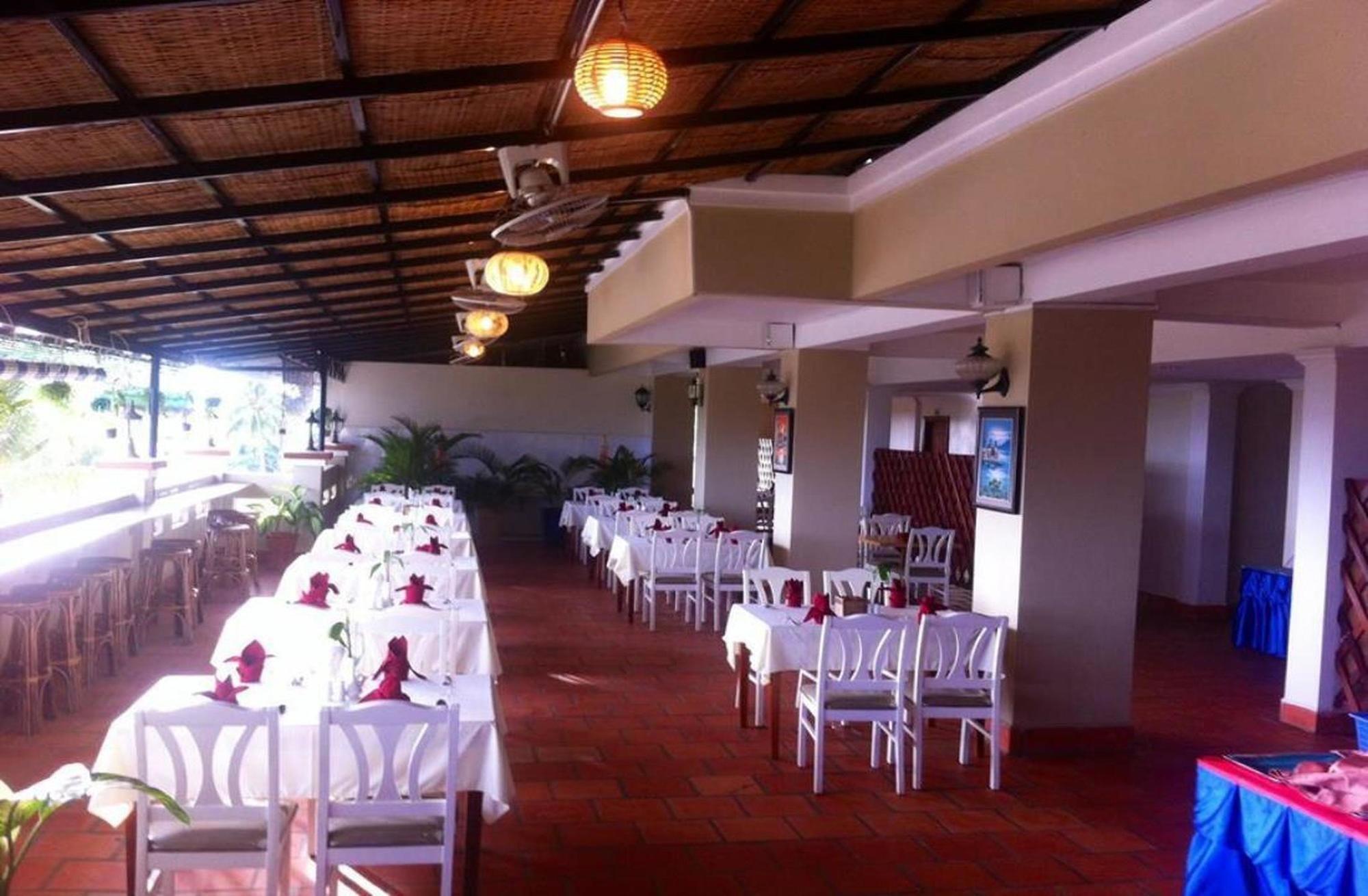 White Beach Hotel Sihanoukville Eksteriør billede