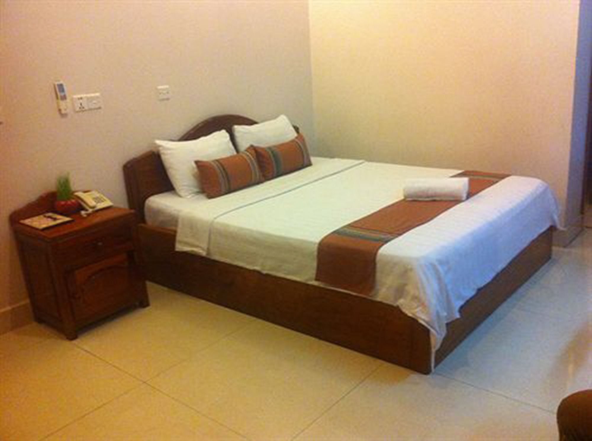 White Beach Hotel Sihanoukville Eksteriør billede